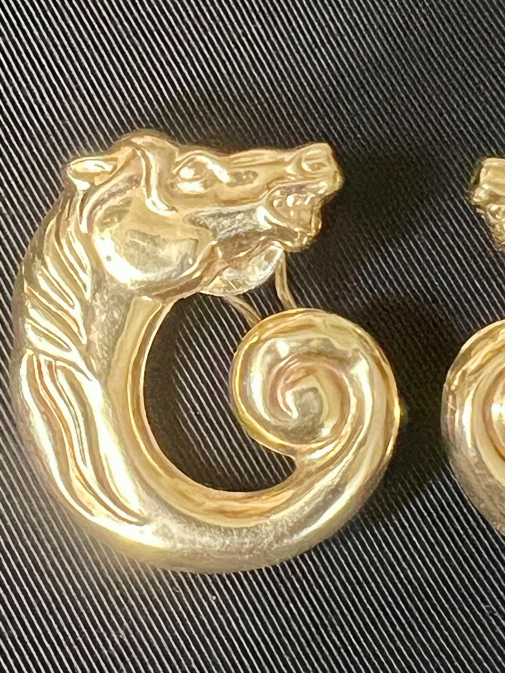 Vintage 14K Gold Equestrian Horse Head Hoop Earrings – Signed CIG – 10 Grams - Picture 3 of 9